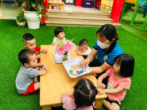 Tháng 3, Tuần 2 LQVH - Thơ: Con đường của bé