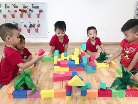 Kỹ năng giữ bát, cầm thìa