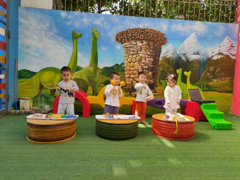 Tháng 3, Tuần 4 LQCC Làm quen chữ v, r
