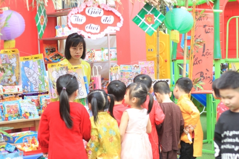 Tháng 3, Tuần 1 LQVH Thơ: Bó hoa tặng cô