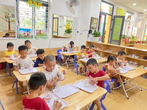 Tháng 9, Tuần 2: LQVH Thơ: Bé không khóc nữa