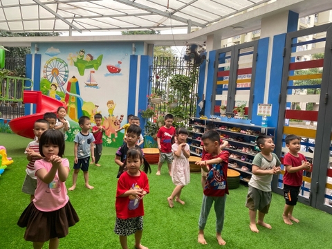 Tháng 9, Tuần 4: LQVT  Dạy trẻ phân biệt hình tròn, tam giác