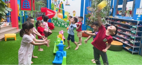 Tháng 11, Tuần 2: LQVT Gộp hai nhóm đối tượng trong phạm vi 3 đếm và nói kết quả.