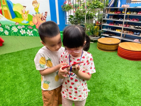 Tháng 11, Tuần 3: LQVT  Dạy trẻ so sánh, sắp xếp độ dài 3 đối tượng