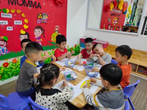 Tháng 10, Tuần 3: LQVH  Truyện: Vẽ chân dung về mẹ.