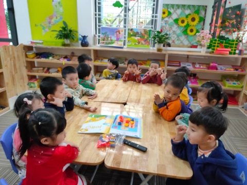 Tuần 1, tháng 11 PTNN: Truyện:  Khỉ con ăn chuối.