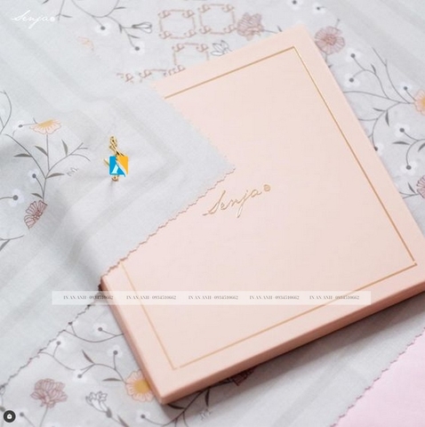 In hộp đựng khăn lụa, khăn choàng cao cấp, thời trang T4/2024