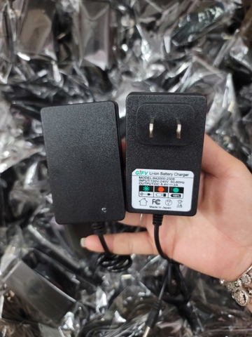 Sạc GIFV Li-ion 8.4V 2A sạc cho áo điều hòa.