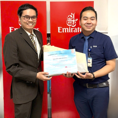 Nhân viên HGS vinh dự nhận giải thưởng từ Emirates