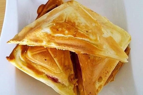 Bánh hot dog - món ăn nhanh dinh dưỡng - giá cả hợp lý