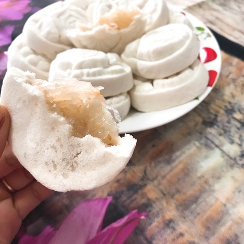Bánh in nhân dừa non hấp dẫn - đặc sản của xứ Huế mộng mơ