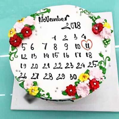 Bánh kem hình quyển lịch được sáng tạo độc đáo hấp dẫn