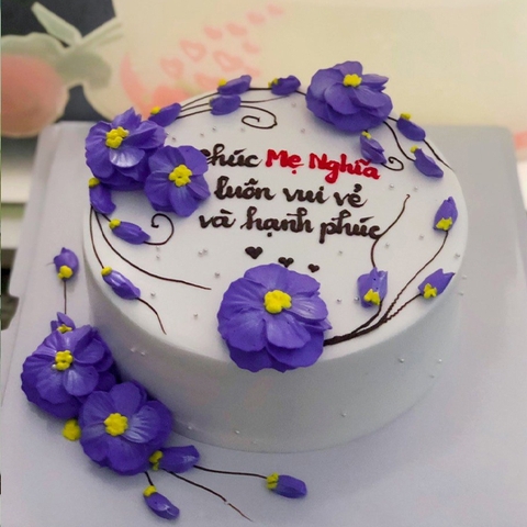 [BAK4148] Bánh kem sinh nhật trắng vẽ hoa màu xanh thiên thanh tím vàng tặng mẹ sâu sắc ý nghĩa