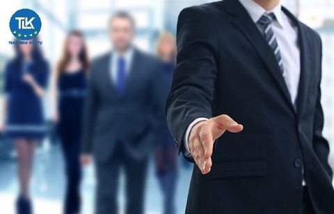 Luật sư rà soát hợp đồng trước khi ký cho doanh nghiệp