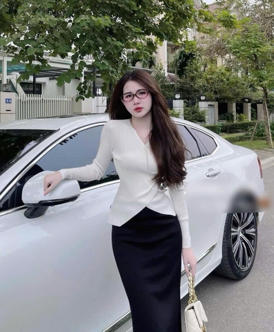 Set áo đắp chéo x chân váy đuôi cá