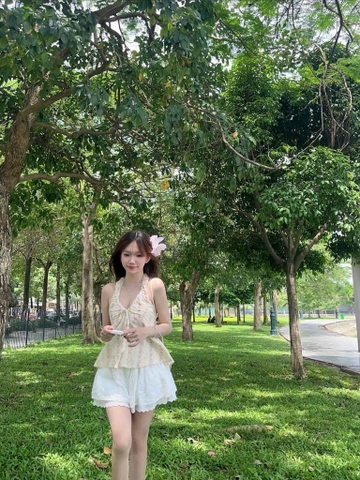 Set áo hoa cổ yếm chân váy ren