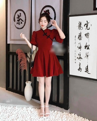 Đầm nhung đỏ cổ tàu