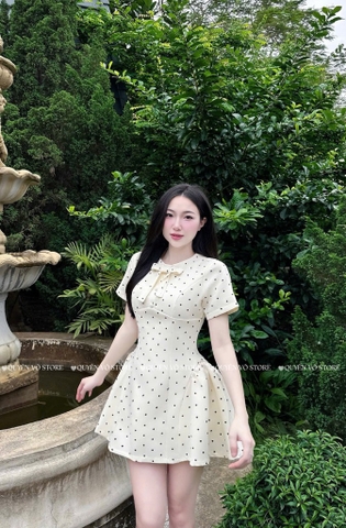 Đầm chấm bi xòe nơ cổ tròn