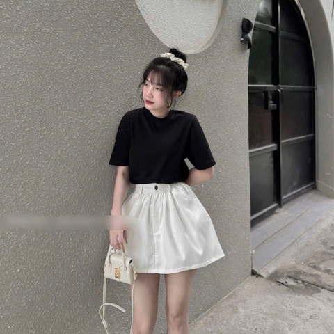 Set áo thun đen chân váy kaki trắng
