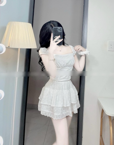 Set crop trắng ren chân váy tầng
