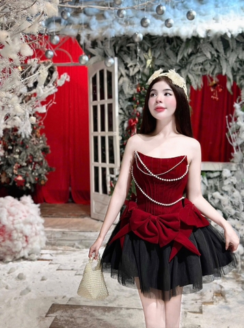Đầm cúp nhung đỏ tùng lưới đen xòe