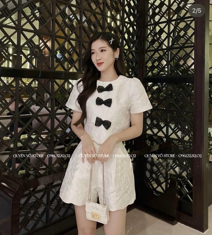 Set trắng đen quần đùi nơ ngực - M