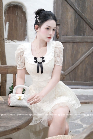 Đầm ren cổ vuông tag hoa - Trắng kem
