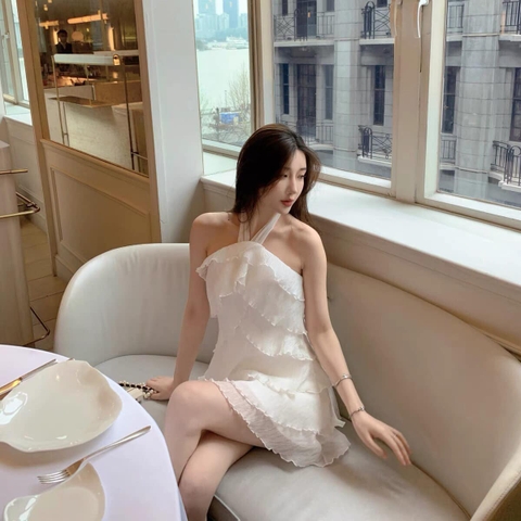 Đầm trắng cổ yếm bèo tầng - S