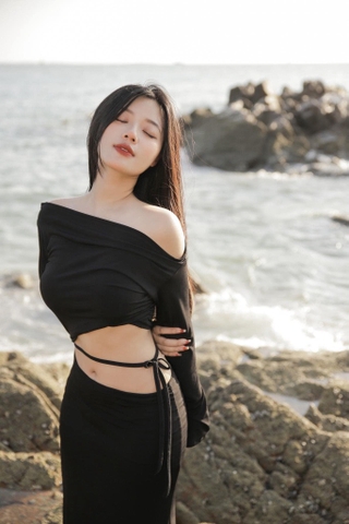 Đầm ôm body tay dài cut eo
