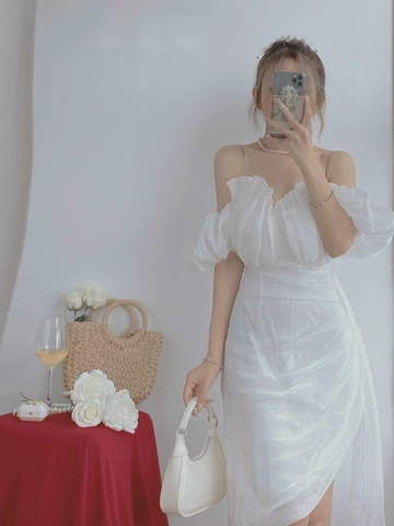 Đầm trắng voan bẹt vai xẻ tà