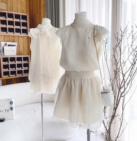 Set voan nude cổ lọ chân váy dập li
