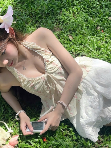 Set áo hoa cổ yếm chân váy ren