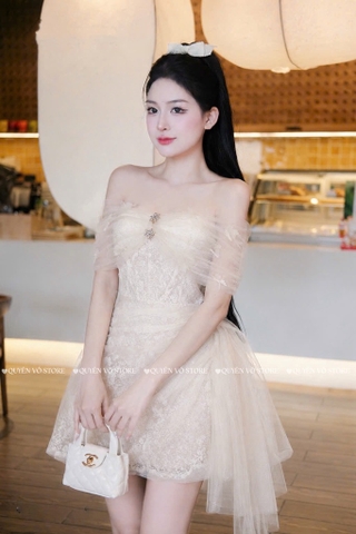 Đầm ren trễ vai phối voan