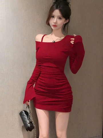 Đầm ôm body lệch vai nhún sườn