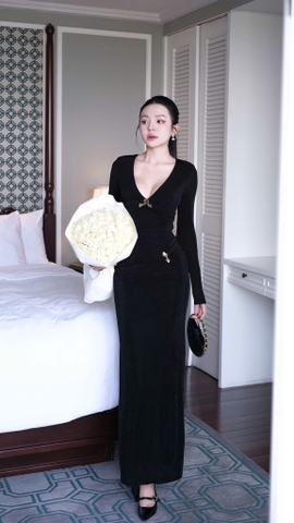 Đầm ôm body tay dài đính bướm - Đen