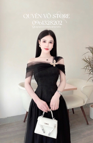 Đầm ren trễ vai phối lưới dáng dài - Đen