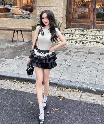 Set chân váy đen áo xám nơ