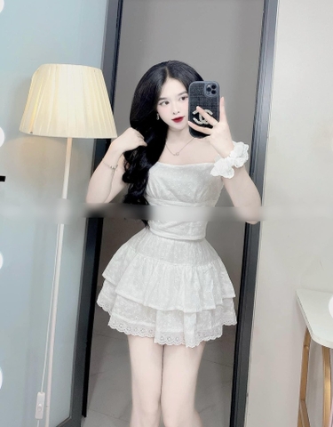 Set crop trắng ren chân váy tầng