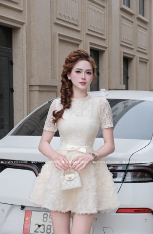 Đầm ren cổ tròn chân hoa hồng