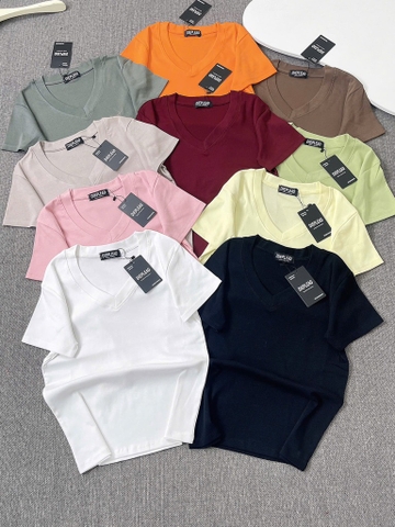 Áo thun cổ tim trơn - Form vừa