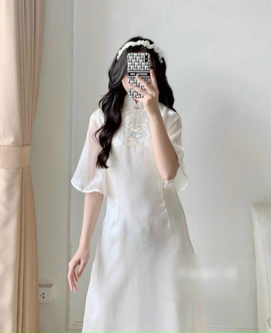 Đầm trắng voan cổ tàu