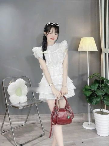 Set áo xô trắng bo eo x chân váy tầng