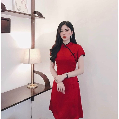 Đầm đỏ sườn sám cổ tàu