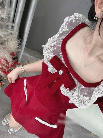 Đầm đỏ nhung cổ vuông viền ren