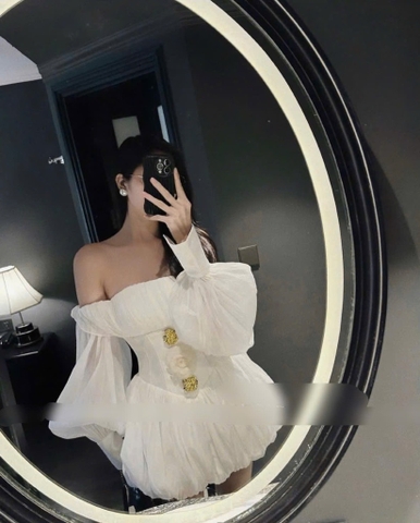 Đầm xòe phồng trễ vai tay dài - Trắng