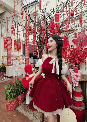 Đầm xòe nhung đỏ bling cổ yếm rớt vai