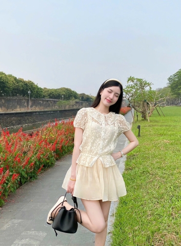 Set áo nude ren hoa chân váy xòe