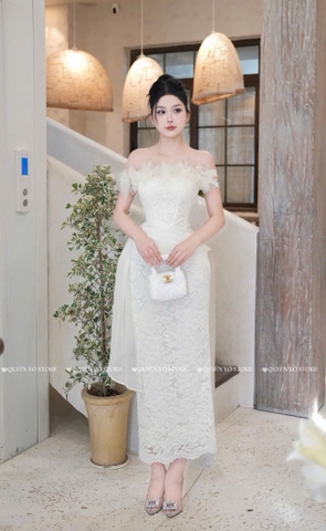 Đầm ren ôm body trễ vai đính hoa