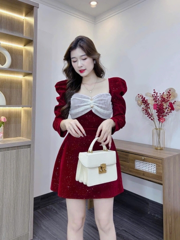 Đầm xòe nhung đỏ cổ vuông tay dài kím tuyến