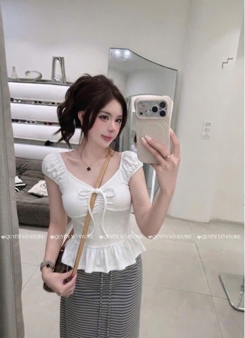 Áo thun cổ tim lai bèo